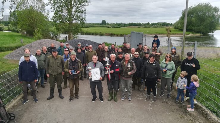 Fischerkönig 2025 ist Viktor Elzesser, mit einer 3460 Gramm schweren Brasse.